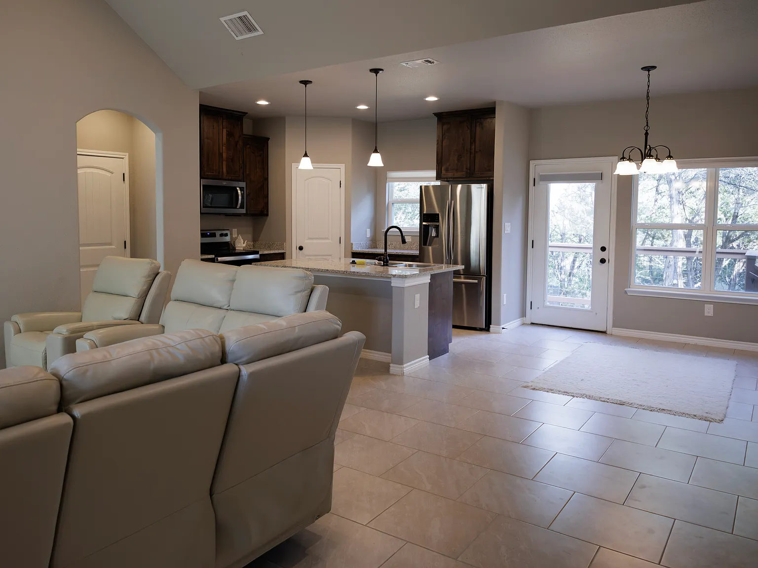 3 bed, 1314 sqft, $1,950 — Photo 3