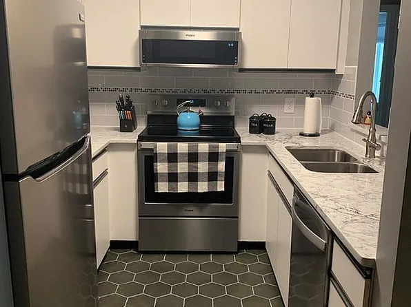 200 Woodlawn Ave APT 309, North Providence, RI 02904