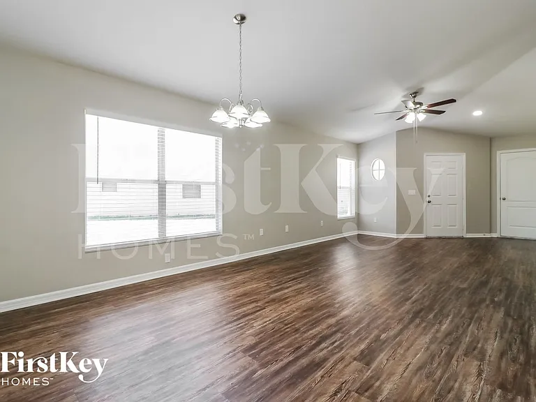 905 Lake Shore Ranch Dr — Photo 4
