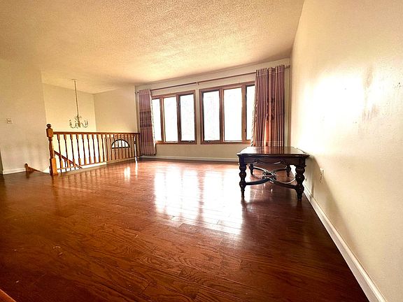 4th image of 4616 Flag Ave N