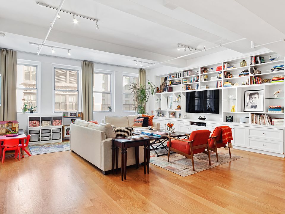 1st image of 150 W 26th St APT 901