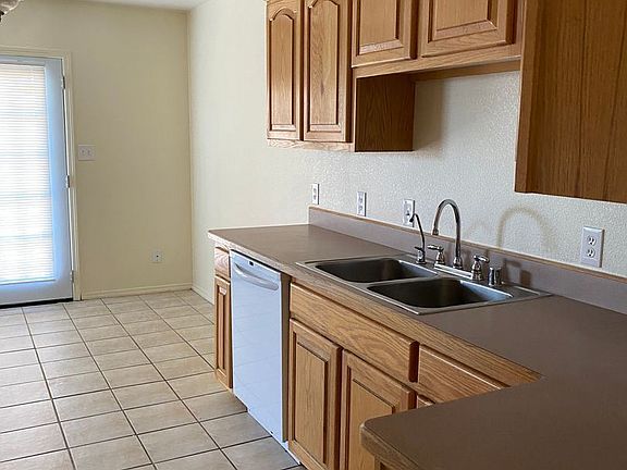 3rd image of 3018 Alhambra Dr APT A