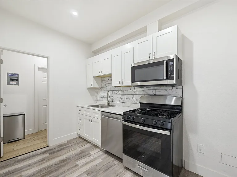 2113 E 16th Ave — Photo 11