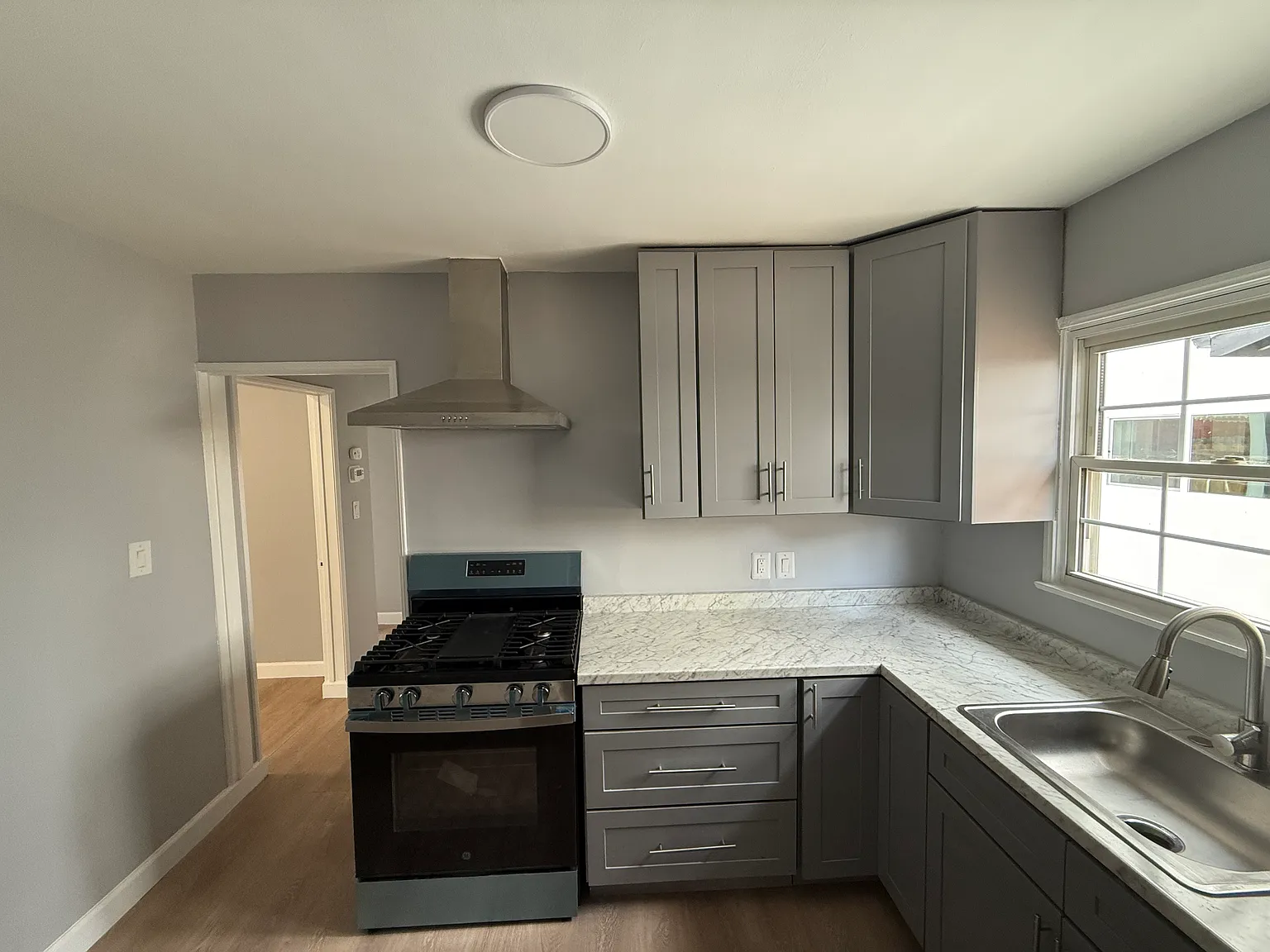 3 bed, $3,500 — Photo 2