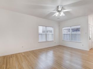 827 Forest Ivy Ln, Houston, TX 77067