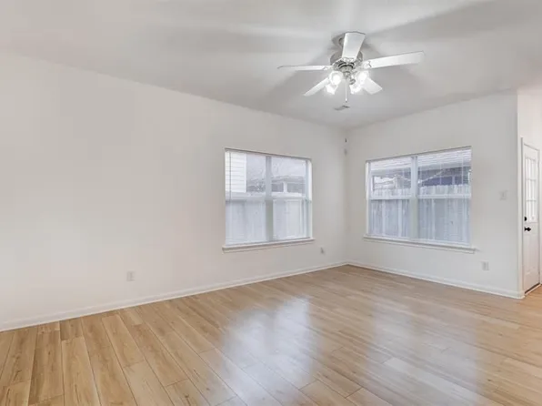 827 Forest Ivy Ln, Houston, TX 77067