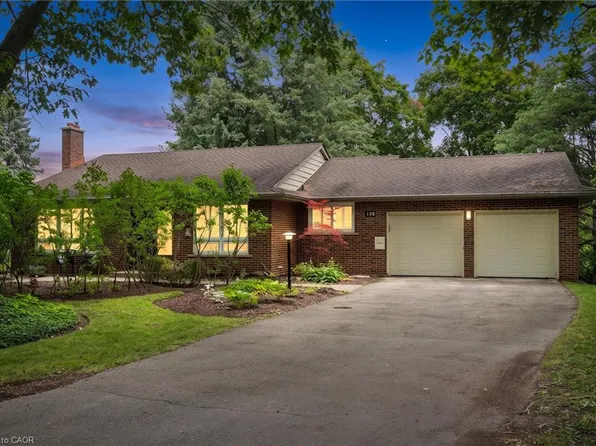 130 Iroquois Pl, Waterloo, ON N2L 2S5