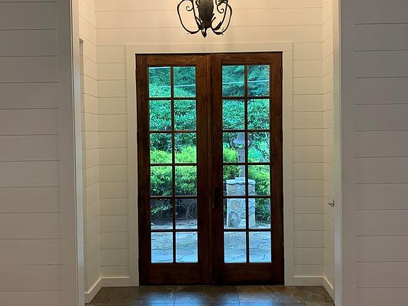 5th image of 160 Strawberry Ln