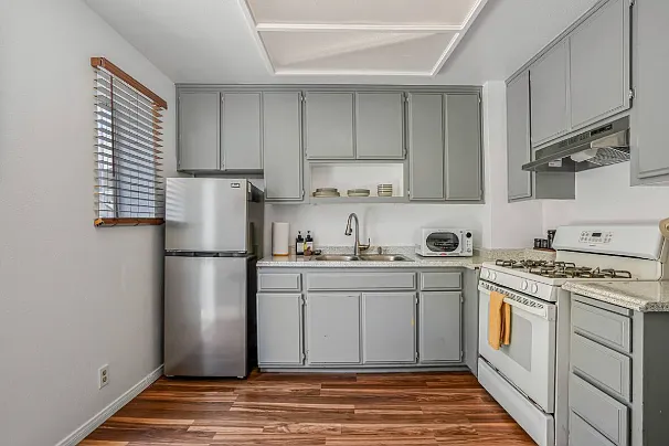 1723 Julian Ave — Photo 9