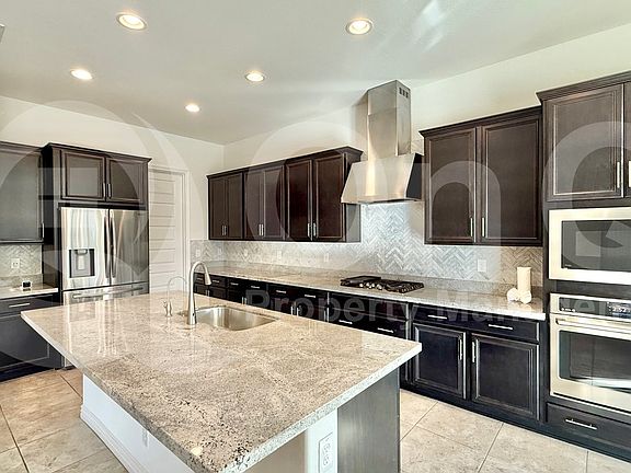 4th image of 3305 E Cashman Dr