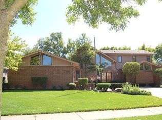 3609 Pebble Beach Rd, Northbrook, IL 60062