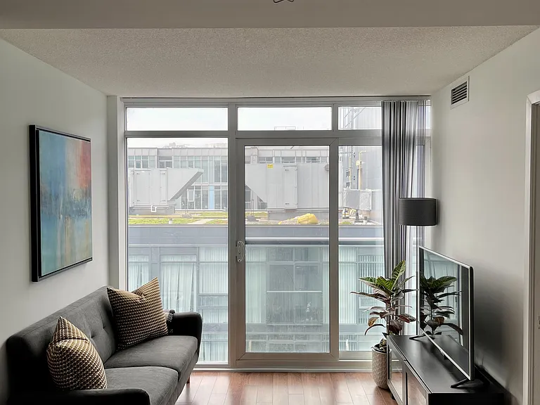 36 Lisgar St #LPH03E — Photo 4