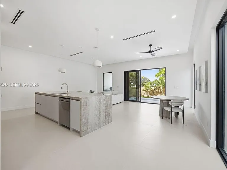 1337 NE 13th Ave #1337 — Photo 8
