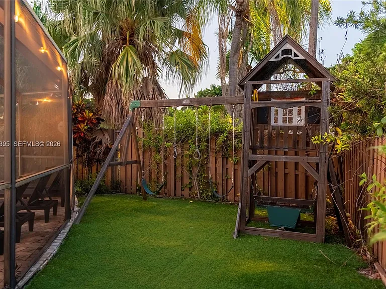 1141 N Northlake Dr — Photo 77