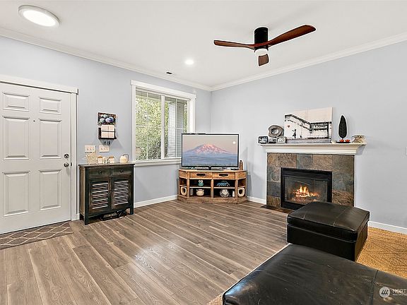 4th image of 1226 51st Street NE