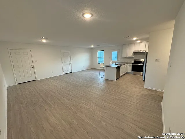 8503 Black Sapphire — Photo 5