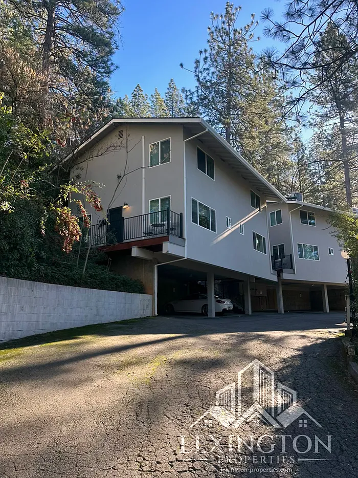 Building Photo - 1801 Cardinal Dr #G