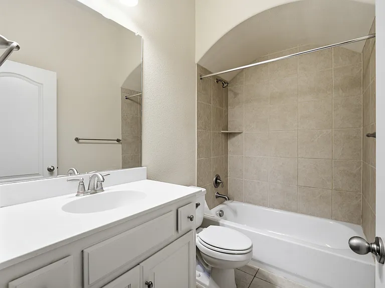 328 Anna Ave — Photo 6