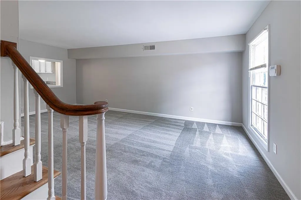 2 bed, 1.5 bath, $1,600 — Photo 4