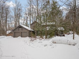 119 Boones Trl, Pocono Pines, PA 18350