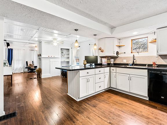4th image of 94 Dale St Unit A