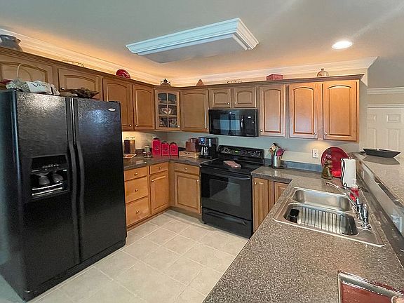 3rd image of 938 Trent Ln