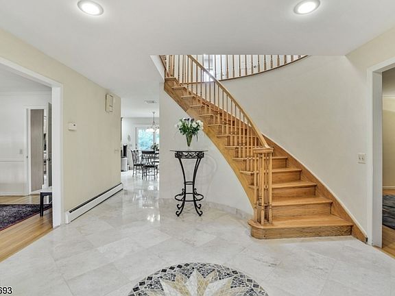3rd image of 5 Country Brook Dr