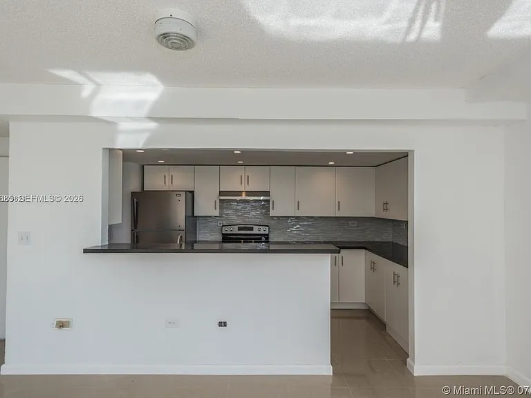 7545 E Treasure Dr #2H — Photo 7