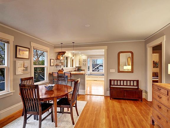 Breakfast bar with seating or a snack/drink bar while entertaining.