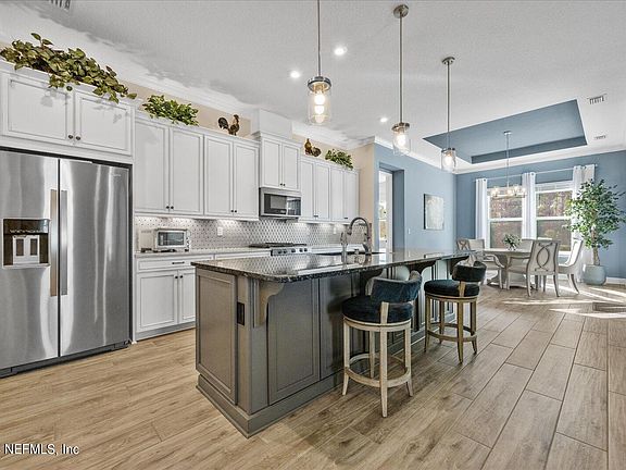 5th image of 169 OAK SHADOW Place
