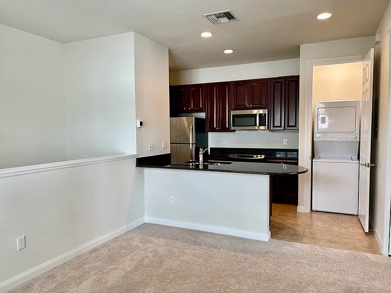 1039 Tiki Dr — Photo 6