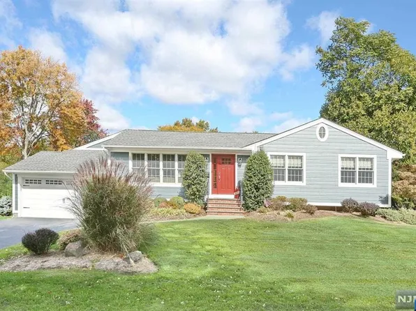 102 Windham Rd, Hillsdale, NJ 07642