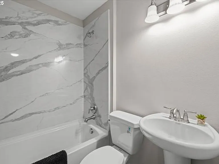 6401 SW McEwan Rd — Photo 13