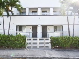 833 SW 8th Ave, Miami, FL