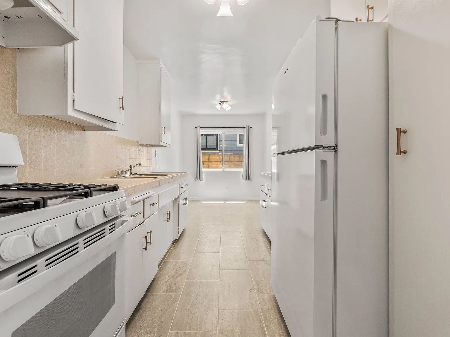 1 bed, 800 sqft, $3,000 — Photo 2