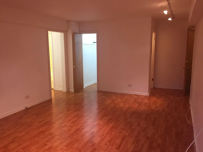 7220 N Claremont Ave #AJ — Photo 3