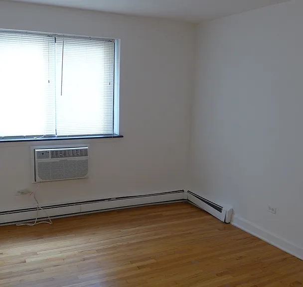 Foster Beach Apartments — Photo 9