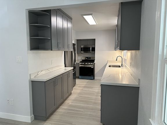 2nd image of 1325 El Camino Real #B