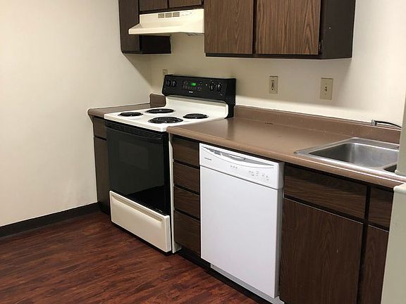 3rd image of 273 Maplewood Dr APT 103