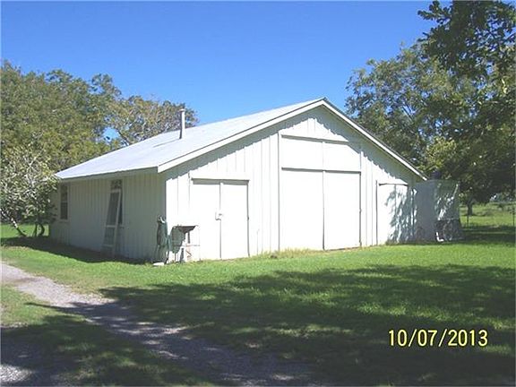 3rd image of 371 Lillian Ln