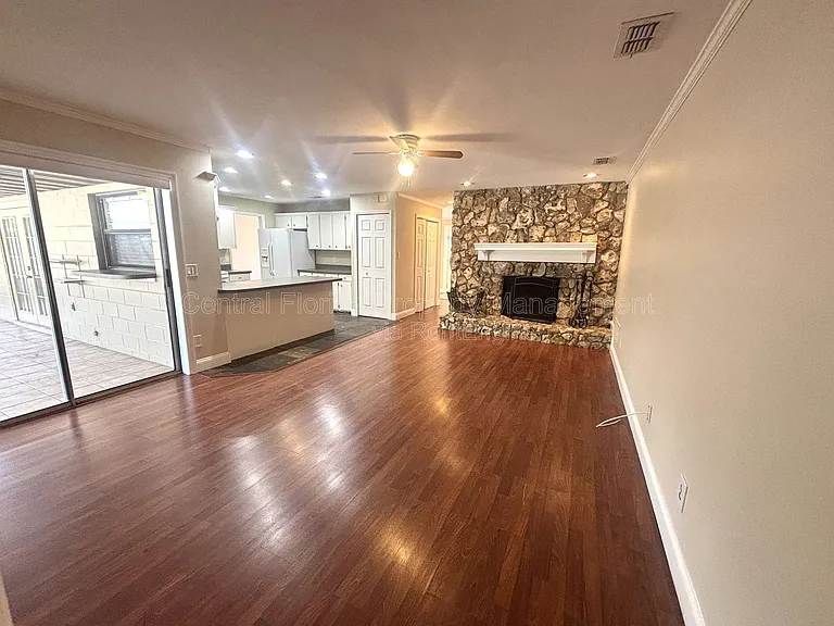 1009 Terry Dr — Photo 4