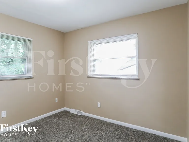 1015 Thunderbird Dr — Photo 16