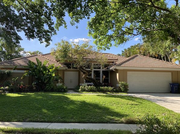 18475 Lake Bend Dr
