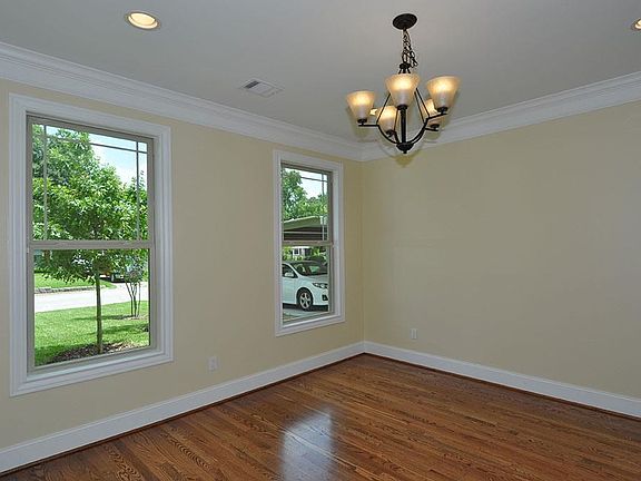 4th image of 1317 Chantilly Ln