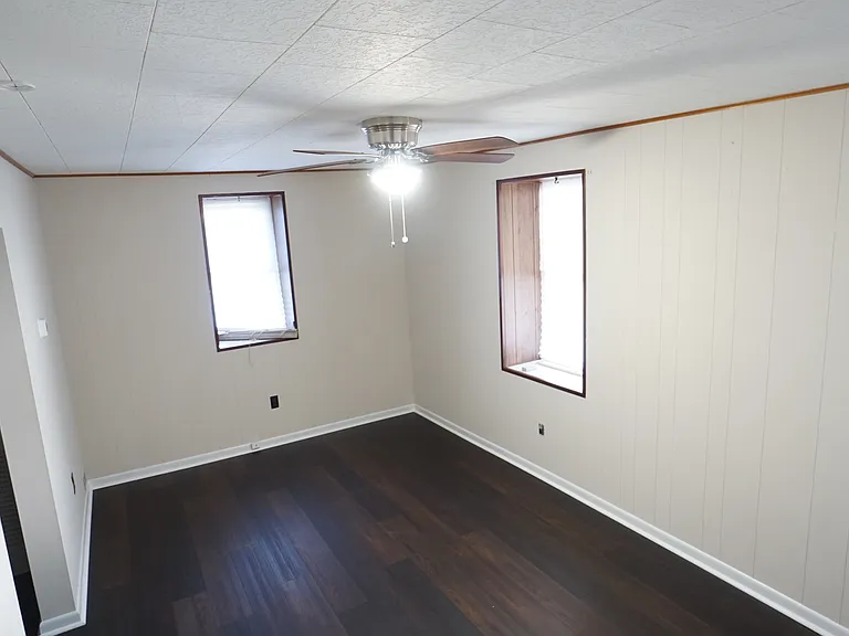 748 W Lincoln Hwy — Photo 5