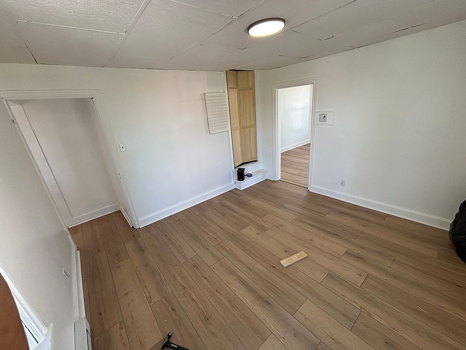 2nd image of 174 E Penn St #1/2