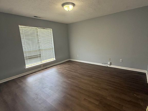 4th image of 8020 River Bend Rd