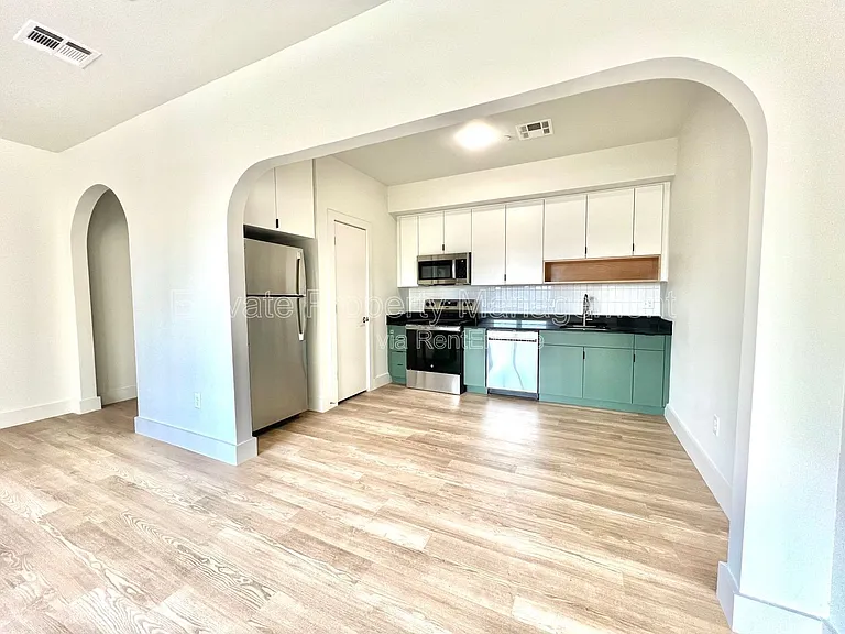 1701 NW 12th St #12 — Photo 8