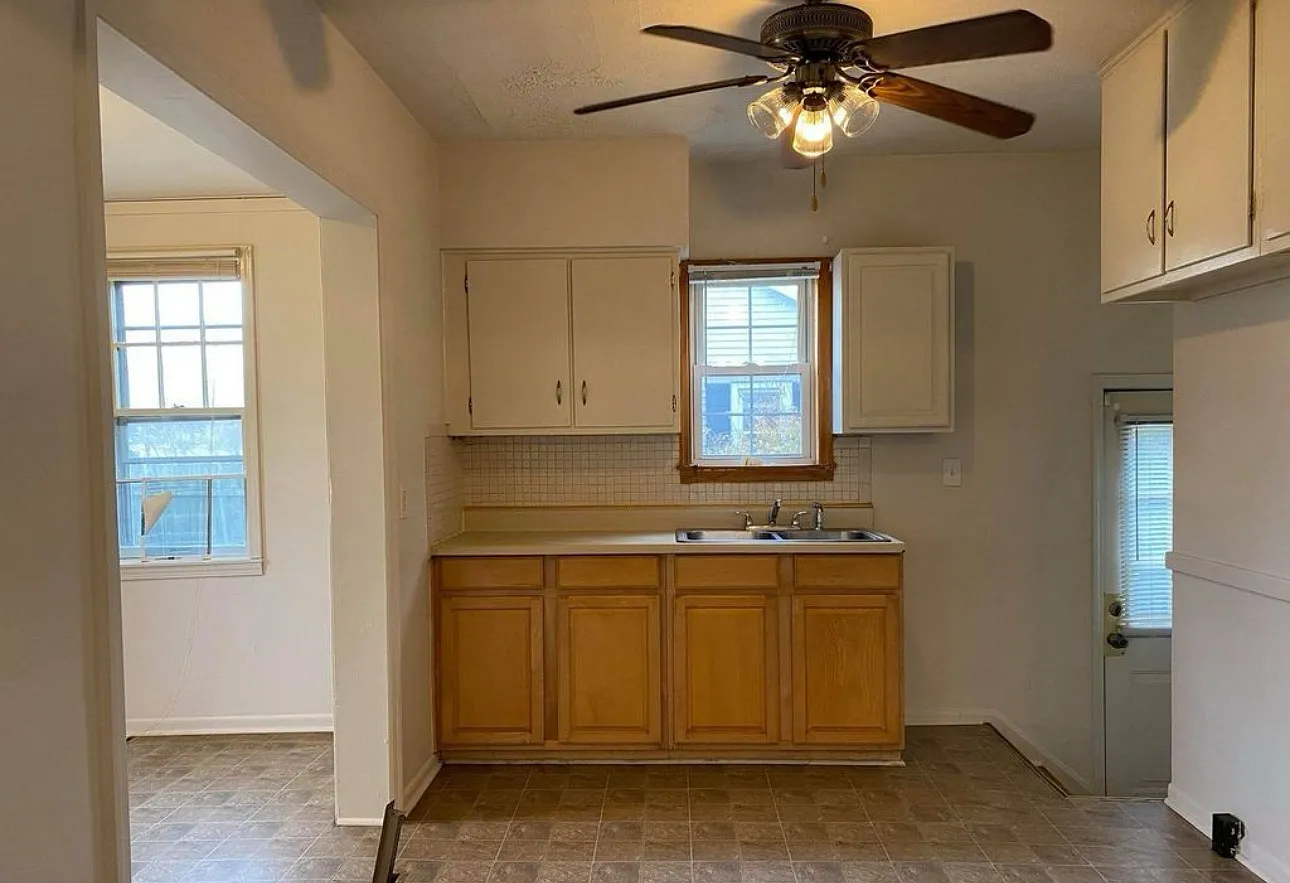 2 bed, 712 sqft, $1,050 — Photo 2
