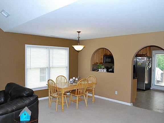 3rd image of 612 Montview Ct SW